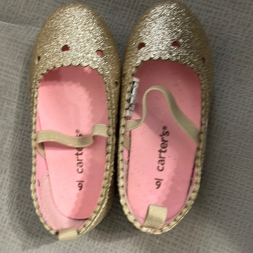 Carter’s size 6 shoes